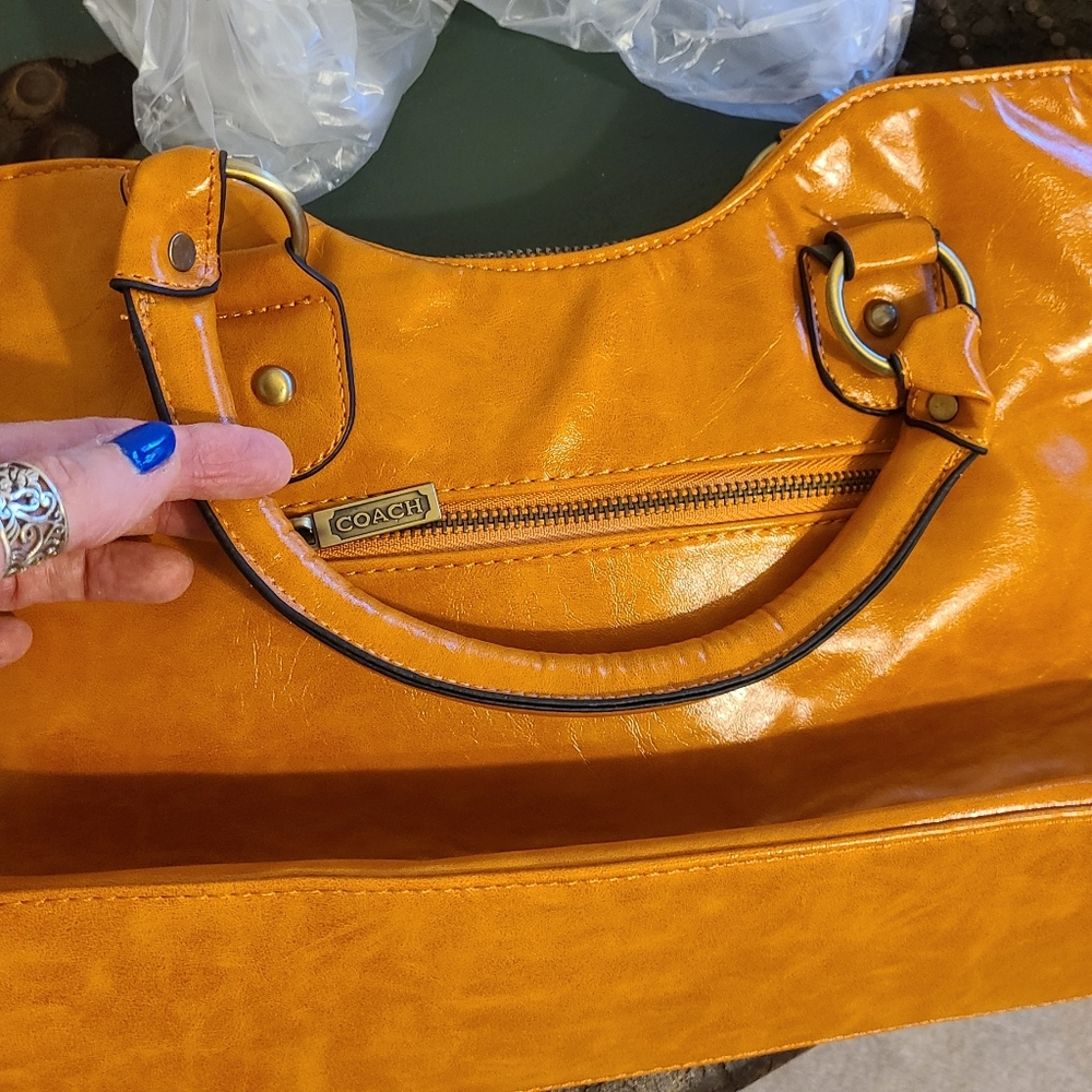 Coach-like Purse - Picture 6 of 9